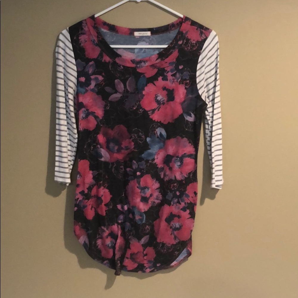 Boutique bought, raglan style tee.